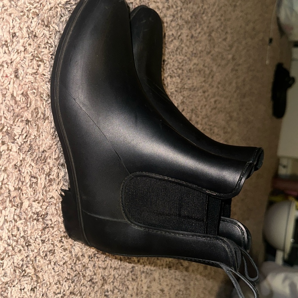 Don’t wear then anymore, really cute though for fall and winter